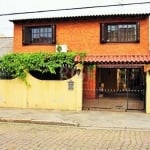 CASA 4 DORMITÓRIOS NO BAIRRO PASSO DA AREIA&lt;BR&gt;Excelente casa tipo sobrado com 4 suítes, escadaria em granito, primeiro piso amplo living, lareira, sala de jantar, cozinha mobiliada, sala de est