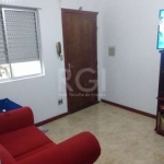 Apartamento 2 dormitórios térreo  cozinha com área de serviço individual, living para dois ambientes, condomínio fechado, porteiro eletrônico, quiosque com churrasqueira estacionamento, bem localizado