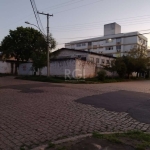 Depósito com pé direito duplo, portão com entrada para caminhões, boa área de manobra, terreno  plano de esquina, medindo 34,00 x 29,00 com aproximadamente 830,00m2. com estudo para  construir 2.800,0