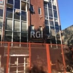 Sala comercial desocupada, de frente, piso cerâmico, bem iluminada e ventilada.&lt;BR&gt;Prédio pastilhado, com elevador NOVO.&lt;BR&gt;Excelente localização.&lt;BR&gt;Baixo custo condominial.&lt;BR&g