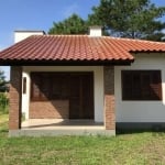 Casa com 95m² privativos em um terreno de 330 m² de área total, &lt;BR&gt;com 3 dormitórios, sendo 1 suíte, banheiro social, living com lareira&lt;BR&gt;integrado a cozinha e estar/jantar, área de ser