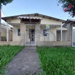 Vende casa térrea com 2 dormitórios, sala de estar, sala de jantar, cozinham 2 banheiros, amplo pátio frente e fundos, vaga de garagem para 2 carros e espaço gourmet com churrasqueira. Localização exc