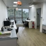 Sala comercial mobiliada c/ 54m² privativos localizada num dos polos comerciais mais valorizados do Sul do País: Av. Carlos Gomes próxima a Av. Nilo Peçanha. Com uma vaga escriturada. &lt;BR&gt;&lt;BR