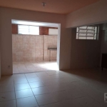 Apartamento um quarto no bairro Partenon, próximo a PUC e Bourbon Ipiranga.&lt;BR&gt;Com quarto e sala integrada, cozinha e banheiro amplo área  com  telheiro +/- 20 m².&lt;BR&gt;Piso porcelanato.&lt;