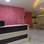 Vende sala com 60,40 m² útil, divisórias ,  teto rebaixado forro de gesso, 2 splits, semi mobiliada, piso frio, arejada, iluminada, banheiro, copa. &lt;BR&gt;&lt;BR&gt;Condomínio oferece: Portaria 24 