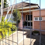 Casa com três ( 3)  dormitórios,  uma (1) suíte, banheiro social, cozinha com churrasqueira,  living  com 2 ambientes, área  serviço, pátio. Agende uma visita com corretor autorizado.&lt;BR&gt;&lt;BR&