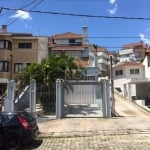 Excelente Residência 5 Dormitórios sendo 1 suíte, Garagem 3 Carros, Piscina, Lareira, Churrasqueira, Vista para o Guaíba, Portão Eletrônico, Sacada, Terraço, Sótão.