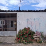 Casa de Esquina, com 4 Dormitórios sendo 1 Suíte, 3 Salas, 2 Banheiros. Posse há 37 anos, sem escritura, não financia.