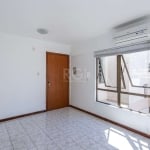 Vendo sala comercial com ventilação e posição solar excelente, super conservada e cuidada. Possui Split instalado e cortinas. &lt;BR&gt;Prédio enxuto.&lt;BR&gt;Custo X Benefício.&lt;BR&gt;Agenda sua V