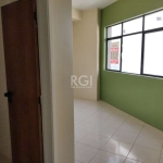 Excelente Sala comercial para alugar no bairro Azenha, 2º andar com recepção, 70m² de área privativa. 2° andar.  copa. depósito. 4 salas sendo 1 com divisória. posição solar Norte. piso cerâmica. fund