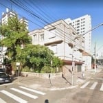 Prédio com total de três pavimentos, para moradia, lojas e apartamentos, com área total 300m², sendo na parte térrea(moradia n° 99 na Rua Domingos Crescêncio, 2 lojas com entrada pelo n° 2450 e 2454 d