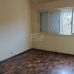 Amplo 01 dormitório, totalmente reformado, sala estar/jantar, piso em parquet,  Banheiro Social e  Cozinha ampla, reformados,  em ótimo estado,, amplas janelas com persianas e pé direito alto.  Área d