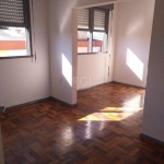 APARTAMENTO 3 DORMITÓRIOS, NO BAIRRO CAMAQUÃ, PORTO ALEGRE/RS.    &lt;BR&gt;   &lt;BR&gt;Ótima localização,  apartamento 03 dormitórios,  ensolarado e ventilado. Living  dois ambientes , piso em parqu