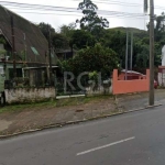 Lote/terreno à venda com 3 quartos, 140m².&lt;BR&gt;Terreno com edificação com 2 pavimentos, com estrutura de várias peças e solida para mais 3 andares, um jardim na frente e fundos. &lt;BR&gt;Localiz