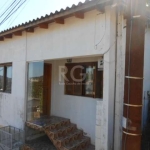 CASA 3 DORMITÓRIOS NO BAIRRO: VILA NOVA EM PORTO ALEGRE:&lt;BR&gt;&lt;BR&gt;Casa  ampla com 3 dormitórios, 2 dormitórios suítes, living, cozinha, banheiro social,  área de serviço, sacada, churrasquei