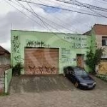 Terreno localizado na Baltazar de Oliveira Garcia, 10mX30m. Sendo que no terreno em questão havia uma casa que não existe mais. Hoje o terreno está todo fechado com telhado  e porto para evitar proble