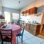 Casa com 3 dormitórios (uma suíte), 166m2. Living com dois ambientes com Pátio. &lt;BR&gt;Ótima oportunidade! &lt;BR&gt;Imóvel amplo à venda com 3 quartos, sendo 1 suíte, e 2 banheiros no total. O imó