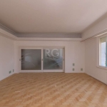 Vende-se lindíssimo apartamento, clássico no coração do Moinhos de Vento. Hall de entrada espelhado, living amplo em 3 ambientes, 3 dormitórios sendo 1 suíte, vista perene, bem iluminado e arejado, co