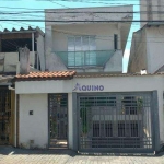 Casa em excelente localização, com potencial para moradia e negócios, garagem para até 10 veículos.