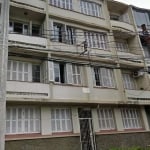 APARTAMENTO de frente 60,69 m²  -  2 dormitórios, 1 com sacada, living,, cozinha, banheiro social com  box  de vidro temperado e ventilação natural, imóvel reformado elétrica  e hidraulica.&lt;BR&gt;A