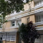 Apartamento 3 dormitórios no bairro Petrópolis!&lt;BR&gt;Reformado,  living com dois ambientes amplos e arejados, orientação solar Norte/Leste. Três dormitórios amplos. Excelente localização, próximo 