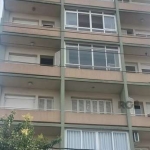 Vende Impecável apartamento desocupado,  2 dormitórios,  cozinha bem ampla, living para 2 ambientes,  com  sol, dormitórios amplos,, a área de serviço espaçosa, dependência de empregada e banheiro aux