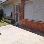 Casa Plana com  3 dormitórios com suite, sala 3 ambientes, lareira,churrasqueira, com piscina,garagem 4 carros. Aceita imóvel. Até 300 mil .Marque sua visita.