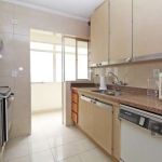 Vende-se apartamento desocupado 3 dormitórios amplos com suíte, 2 vagas individuais, uma vaga do apartamento e a outra do condomínio, gabinete, lavabo, living em dois ambientes amplos, copa e cozinha,