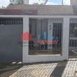 Casa e ponto comercial à venda, em Valinhos - SP