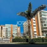 Apartamento com 3 suítes em condomínio clube - J8