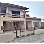 Casa com 3 dormitórios à venda-Bairro  Ipiranga - São José/SC