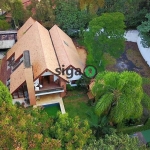 Casa de Luxo Projetada por Marcos Tomanik no Morumbi - Vizinha a Área Verde Tombada