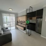 Apartamento mobiliado com uma vaga de garagem ao lado da linha lilás