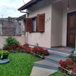 Casa 2 pisos, 04 dormitórios, no Jardim Itu, em Porto Alegre/RS.&lt;BR&gt;No térreo são 130m², contendo 01 sala ampla, 01 dormitório (suíte), 01 sala de TV, cozinha e lavanderia separada, banheiro soc