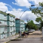 Apto de 2 dorm, totalmente reformado, com janelas em alumínio, cozinha sob medida, piso laminado, ficam no imóvel os móveis fixos da cozinha. Ficam no imóvel 2 aparelhos de ar condicionado. Sala com v