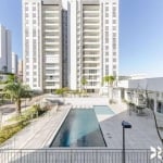 Excelente apartamento em andar alto com 3 suítes, amplo living, lareira, lavabo, sacada gourmet com churrasqueira, frente para a infra estrutura de lazer, ensolarado e arejado. Possui 3 vagas de garag