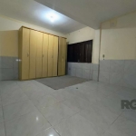 Casa no Bairro Partenon em Porto Alegre.&lt;BR&gt;&lt;BR&gt;Composta de 03 dormitórios, ampla sala, copa cozinha, 04 banheiros. &lt;BR&gt;&lt;BR&gt;Possibilidade de dividir em apartamentos já possue d