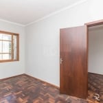 Excelente opção de investimento! Ótimo apartamento reformado, 1 dormitório (suite), 46m² privativos, orientação solar leste. Dispõe de living dois ambientes, piso parquet, banheiro social, cozinha e á