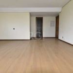 SALA COMERCIAL - Imóvel com 40,70 m². posição de fundos, laminado, 1 lavabo, quinto pavimento com elevadores, portaria, 1 vaga de box privativa N. 10 (o valor do box é separado). Localizado nas proxim