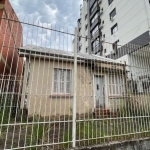 Casa de alvenaria, com 2 quartos.&lt;BR&gt;Agende sua visita!&lt;BR&gt;&lt;BR&gt;O bairro Menino Deus em Porto Alegre está próximo aos bairros Centro Histórico,&lt;BR&gt;Praia de Belas, Azenha e Cidad