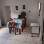 Casa com 4 dormitórios, sendo que um é suíte, sala, cozinha, banheiro social. Garagem para oito carros.     &lt;BR&gt;Jardim Floresta é um bairro, localizado na zona norte da cidade, faz limite com os