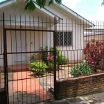 Ótima casa reformada de 2 dormitórios, sala, 1 banheiro e 1 cozinha com área de serviço. Localizada a poucos metros da Av. Baltazar de Oliveira Garcia. Casa em processo final de documentação para fina