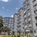 Impecável apartamento 02 Dormitórios localizado em importante via no Bairro Cavalhada.    &lt;BR&gt;62,55 m² privativos, reformado - DESOCUPADO&lt;BR&gt;Amplo living 02 ambientes, 02 dormitórios, cozi