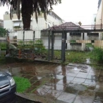 Casa térrea localizada na Rua Lagoinha no bairro Petrópolis. Ótimo imóvel para fins 'Comercial ou Residencial. Casa com 12 ambientes separados, recepção e 03 banheiros, própria para escritórios de div