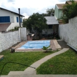 Residencia Casa toda reformada 2 quartos,1 banheiro, sala e cozinha americana, 2 vagas pra carros, em excelente local ,com piscina quiosque com churrasqueira e fogão campeiro,&lt;BR&gt;        &lt;BR&