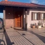 Casa com 3 dormitórios sendo 1 suíte, banheiro social, living para dois ambientes, cozinha espaçosa semi mobiliada, lavanderia, área com churrasqueira, pátio e vaga de garagem para até 4 carros. Bem i