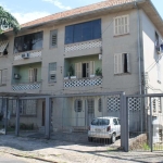 Apartamento amplo de dois quartos  com 79,47 de área privativa no bairro Jardim São Pedro, living 2 ambientes com sacada fechada, copa cozinha com passa pratos e despensa, imóvel iluminado e com venti