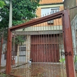 Excelente casa mista, residencial/comercial, composta de um deposito na parte térrea com 102,45 m2.&lt;BR&gt;Na parte superior, três dormitórios, sala ampla, cozinha, dois banheiros, area de serviço, 