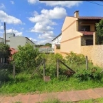 Excelente Terreno no bairro Cavalhada, com 300m² de área, plano, medindo 13,63 x30 de frente ao fundo em Porto Alegre. Ótimo para quem procura morar em local amplo e Rua tranquila e arborizada. Agende