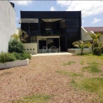 Excelente Sala  Comercial ou residencial com estrutura de apoio como cozinha, churrasqueira, lavanderia, 2 banheiros, piscina,  1 dormitório e uma sala ampla com estrutura elétrica e hidráulica para v